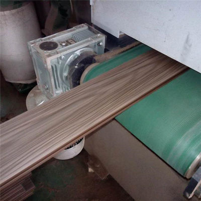 Linea di pavimentazione di plastica di legno dell'estrusione del pavimento di Wpc della macchina di produzione di WPC