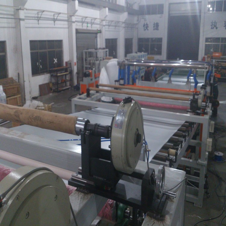 Ultimi blog aziendali su Soluzioni ad alta capacità per linee di estrusione di fogli PC/PMMA di larghezza e spessore extra