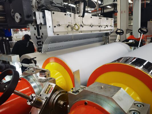 comprare Linea di estrusione di pellicole TPU a vite singola con uscita di 500 kg/h e larghezza di 1000-2000 mm per la produzione di pellicole fuse TPU di alta qualità online manufacture