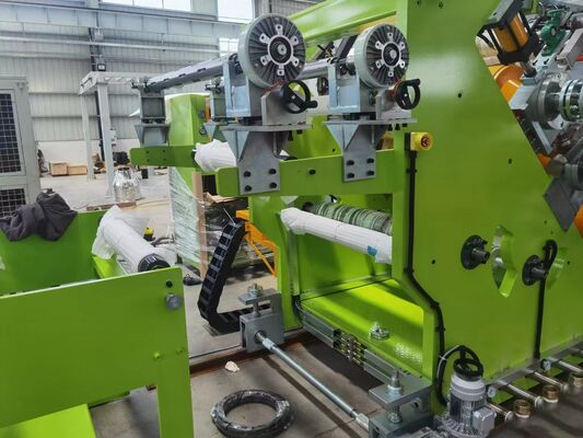 comprare Linea di produzione di fogli termoformati PP coestrusi a 4 strati con larghezza da 800-1500 mm e macchina per estrusione termoformatrice con produzione da 300-700 kg/h online manufacture