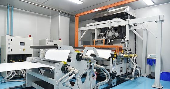 comprare Linea di estrusione di fogli decorativi in ​​PETG con produzione di 600 kg/ora e intervallo di spessore di 0,2-2 mm per struttura a tre strati GAG online manufacture